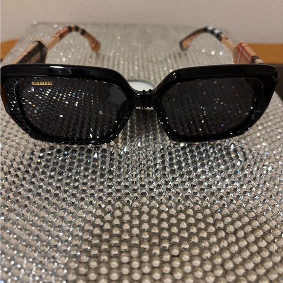 Black Rectangular Sunglasses - Picture 1 of 2